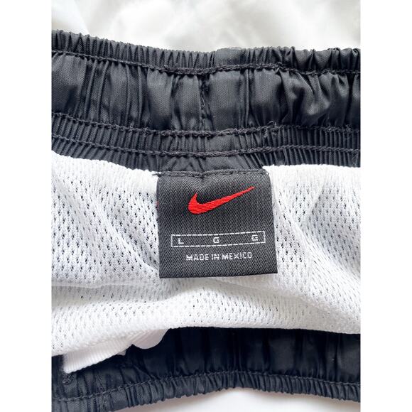 Men's Black and White Nike Swim Trunks Size Large - Picture 3 of 7